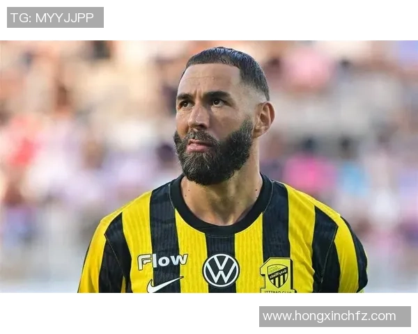 足球明星因偷窃丑闻引发舆论风暴球迷反应不一引发热议