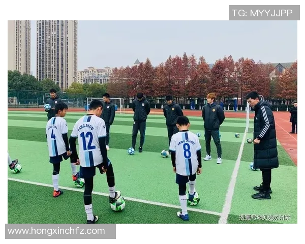 顺德足球馆：打造社区足球文化新高地，助力青少年健康成长与团体精神培养